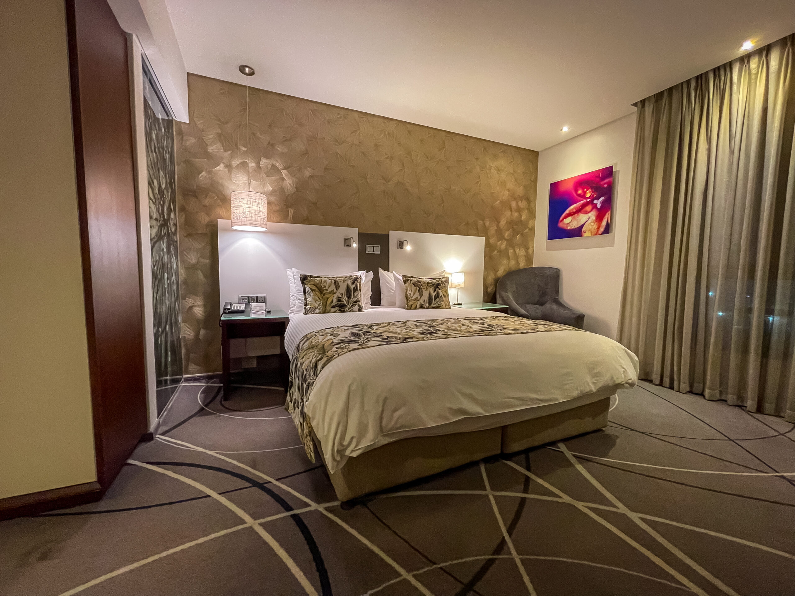 Cape Town hike with mountain view