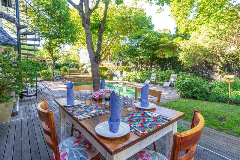 Hedge house outside 2