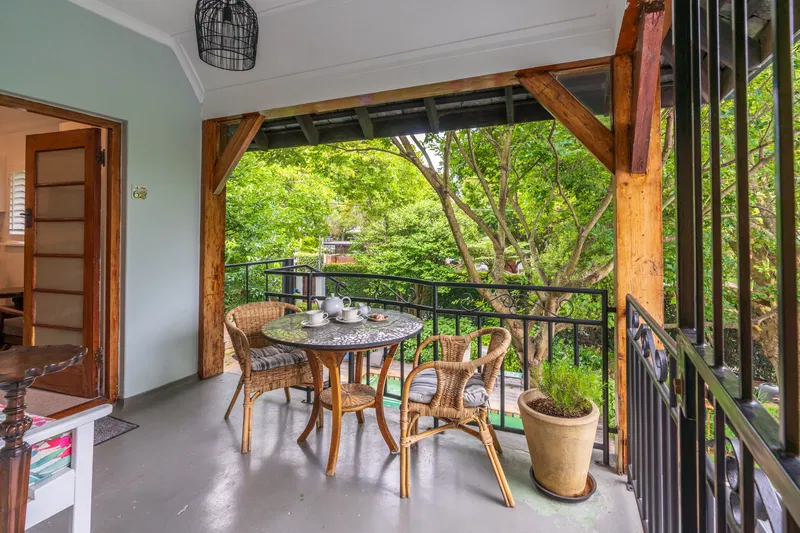 hedge house inside 1