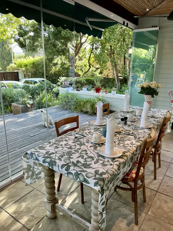 hedge house inside 2