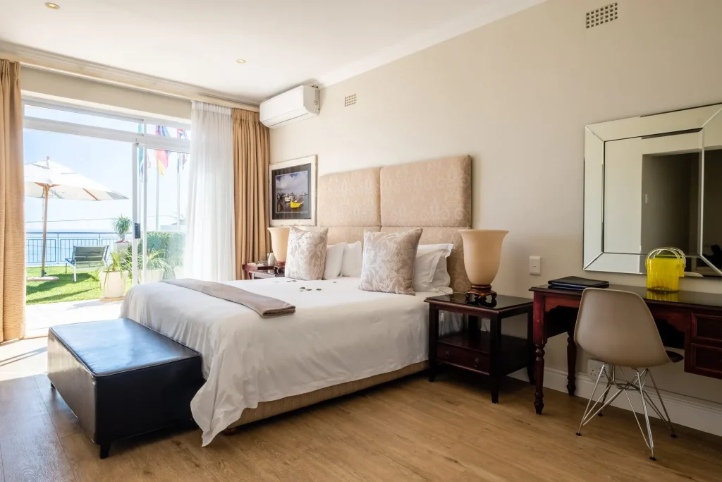 3_on_Camps_Bay_room 2
