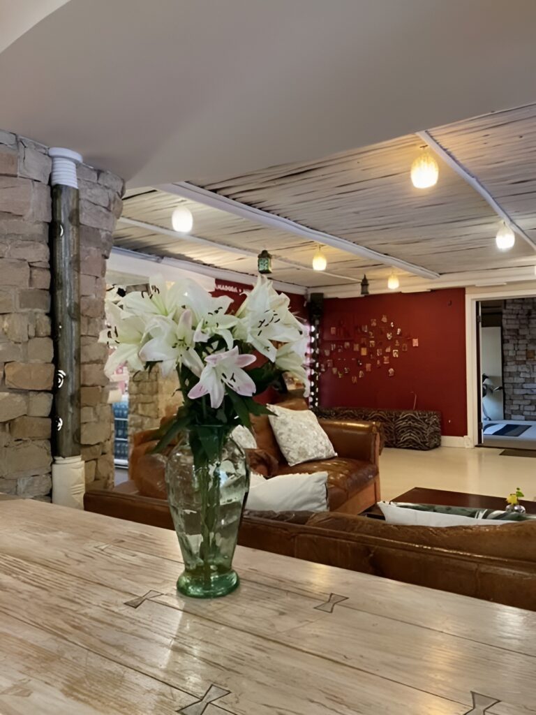 Ikhaya Lodge inside 1